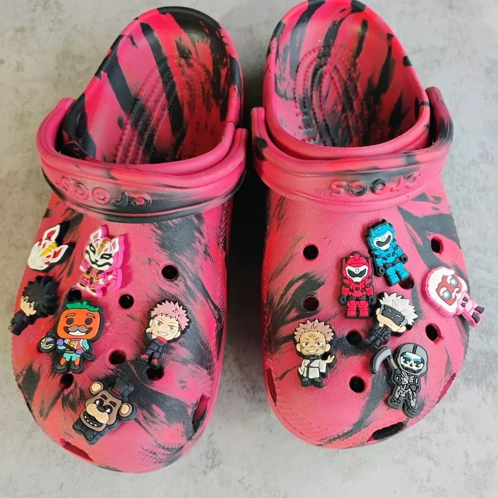 Crocs Classic Marbled Clogs Red Black Size 6 Manga Charms Kids